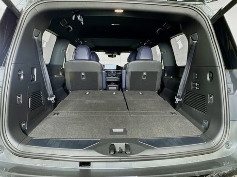 New 2026 INFINITI QX80 4WD w/ Sport Exterior Package image 33