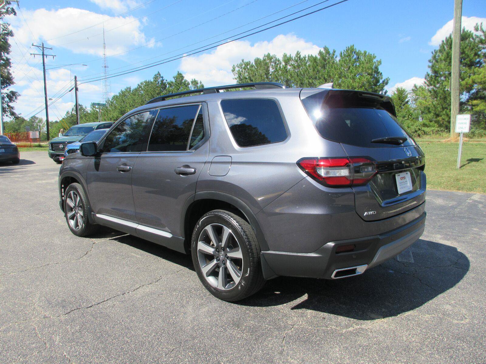 Used 2025 Honda Pilot Elite image 7
