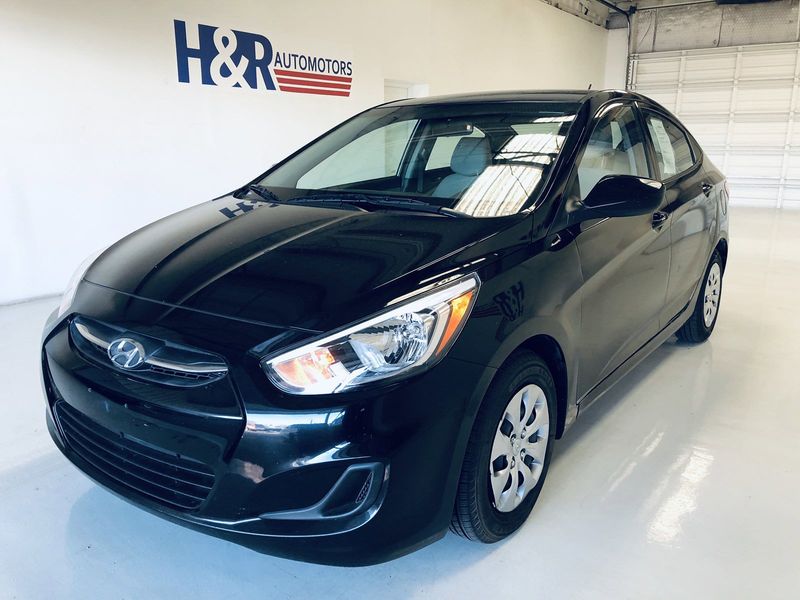Used 2017 Hyundai Accent SE image 1