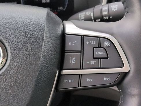 Certified 2023 Toyota Highlander Limited FWD image 26