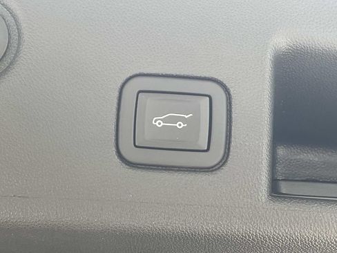 Used 2024 Chevrolet Equinox Premier FWD image 10