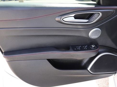 Used 2017 Alfa Romeo Giulia Quadrifoglio image 12