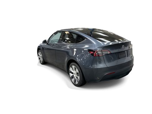 Certified 2023 Tesla Model Y AWD image 4