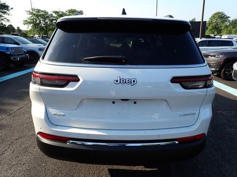 New 2025 Jeep Grand Cherokee L Laredo image 4