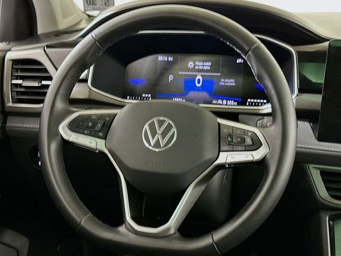 Used 2025 Volkswagen Taos SE AWD/4WD image 8