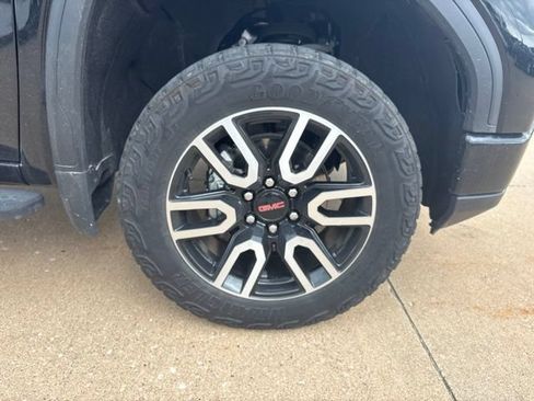 Used 2024 GMC Sierra 1500 AT4 w/ Technology Package AWD/4WD image 24