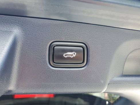 Used 2022 Hyundai Palisade Limited FWD image 12