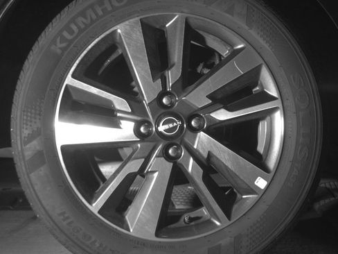 Used 2025 Nissan Versa SV image 15