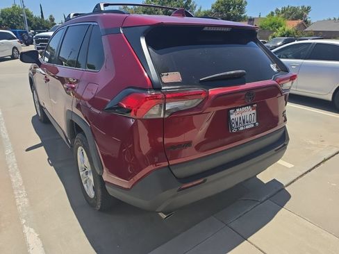 Used 2021 Toyota RAV4 XLE w/ XLE Grade Weather Package AWD/4WD image 4