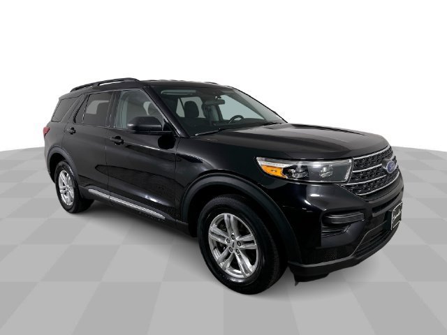 Used 2023 Ford Explorer XLT AWD/4WD image 2