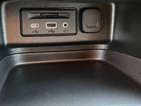 Used 2022 Chevrolet Equinox RS w/ RS Leather Package FWD image 14