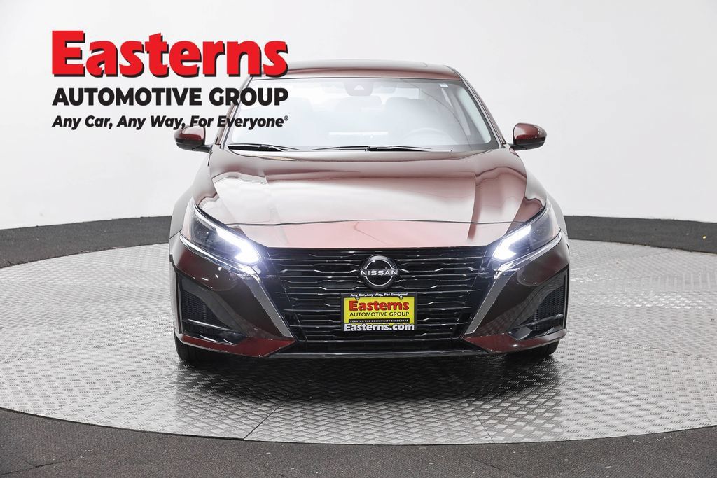 Used 2024 Nissan Altima 2.5 SV w/ SV Premium Package AWD/4WD image 2