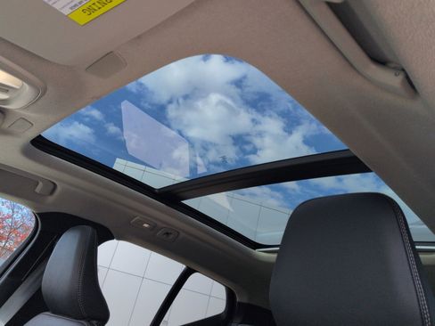 Certified 2024 Volvo XC40 B5 Ultimate w/ Protection Package Premier image 24