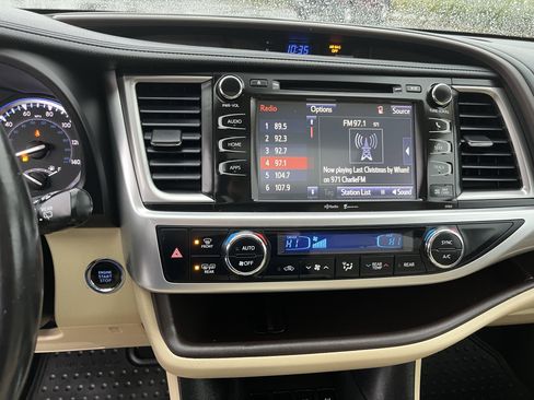 Used 2015 Toyota Highlander XLE image 23