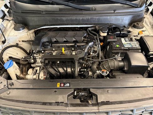 Used 2021 Hyundai Venue SE FWD image 24