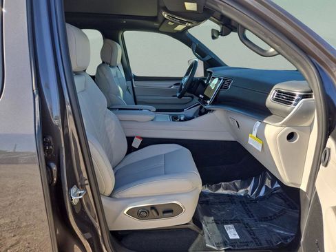 New 2026 Jeep Grand Wagoneer 2WD image 28
