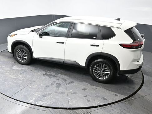 Used 2024 Nissan Rogue S image 43
