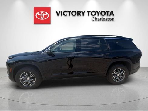 Used 2025 Chevrolet Traverse LT w/ Driver Confidence Package AWD/4WD image 2