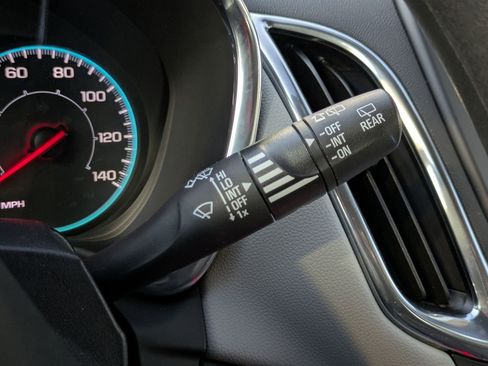 Used 2021 Chevrolet Equinox LS image 16