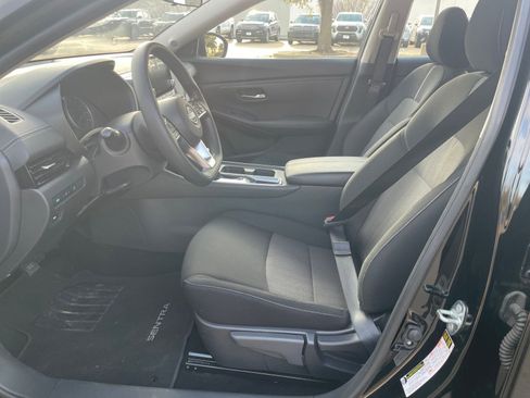 Used 2025 Nissan Sentra SV FWD image 30