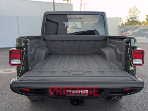 Used 2023 Jeep Gladiator Sport AWD/4WD image 13