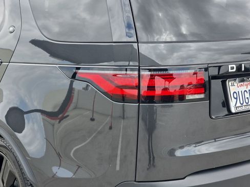 Certified 2025 Land Rover Discovery S AWD/4WD image 37