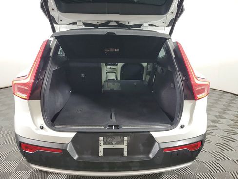 Certified 2024 Volvo XC40 B5 Plus w/ Climate Package AWD/4WD image 11