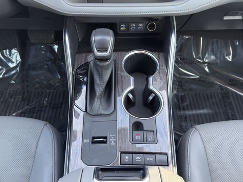 Used 2022 Toyota Highlander Platinum image 34