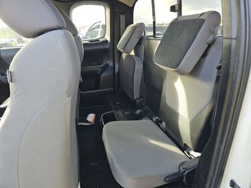 Used 2022 Toyota Tacoma SR5 w/ Technology Package image 15