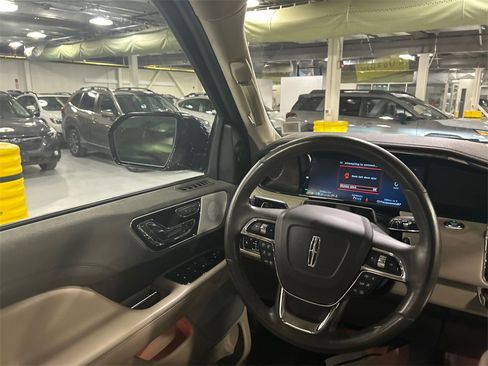 Used 2022 Lincoln Navigator L Reserve image 24