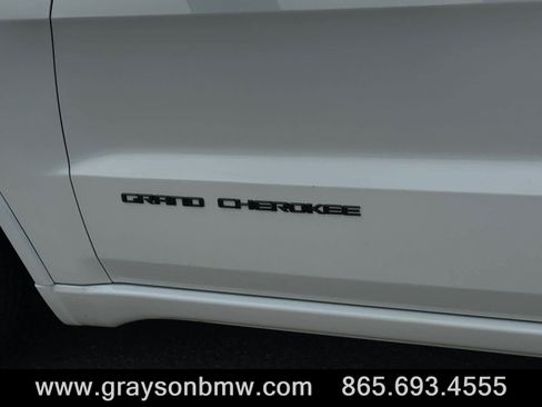 Used 2020 Jeep Grand Cherokee Altitude AWD/4WD image 10