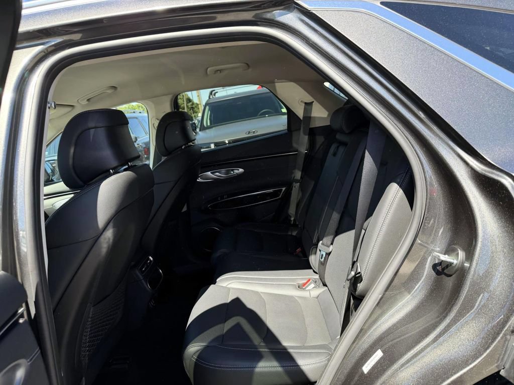 Certified 2025 Genesis GV70 2.5T AWD/4WD image 16