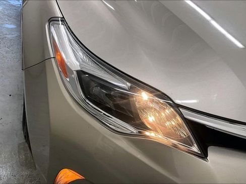 Used 2017 Toyota Avalon XLE w/ All Weather Liner Package FWD image 32