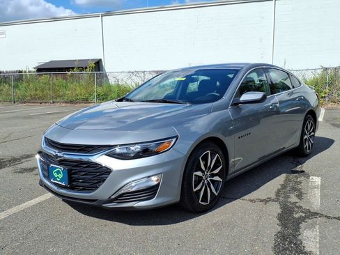 Certified 2025 Chevrolet Malibu RS FWD image 3