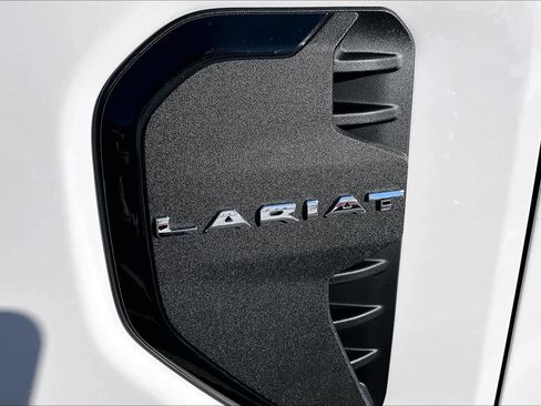 Used 2025 Ford Ranger Lariat w/ Chrome Accent Package image 29