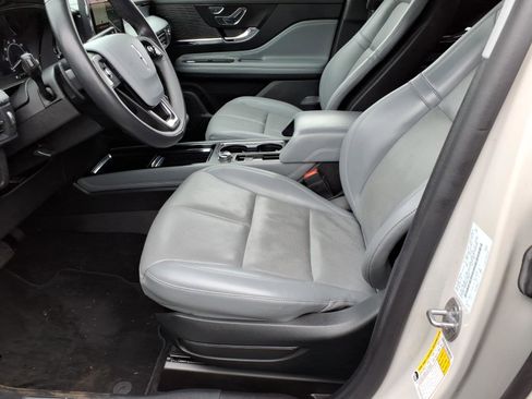 Used 2022 Lincoln Corsair AWD w/ Premium Package image 13