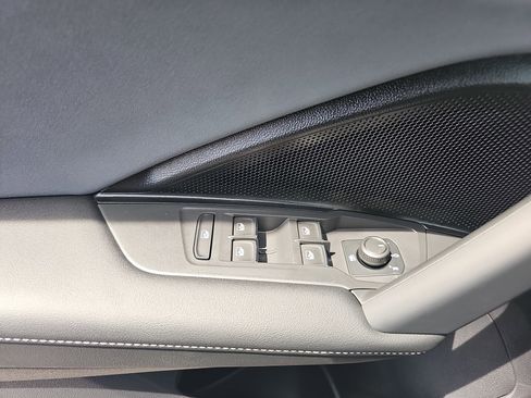 Used 2025 Volkswagen Tiguan SE image 26