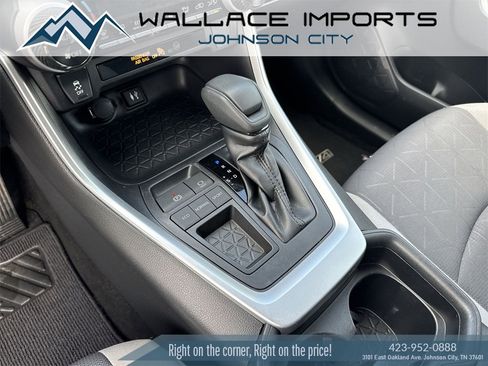 Used 2019 Toyota RAV4 XLE image 18