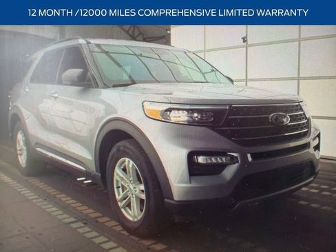 Used 2023 Ford Explorer XLT w/ Equipment Group 202A RWD image 5