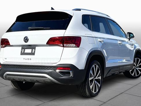 Used 2023 Volkswagen Taos SE w/ Panoramic Sunroof Package image 13
