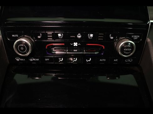 Used 2022 Jeep Grand Cherokee Overland w/ Luxury Tech Group IV image 30