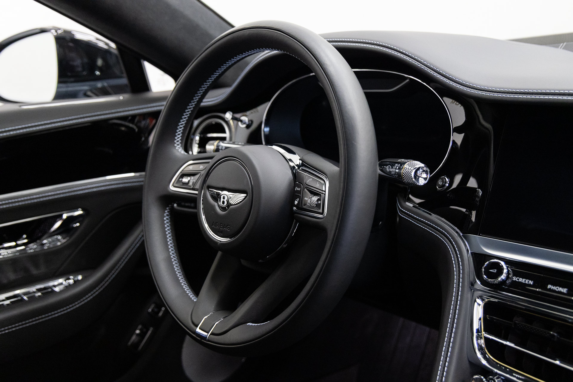 Used 2024 Bentley Flying Spur Plug-In Hybrid AWD/4WD image 25