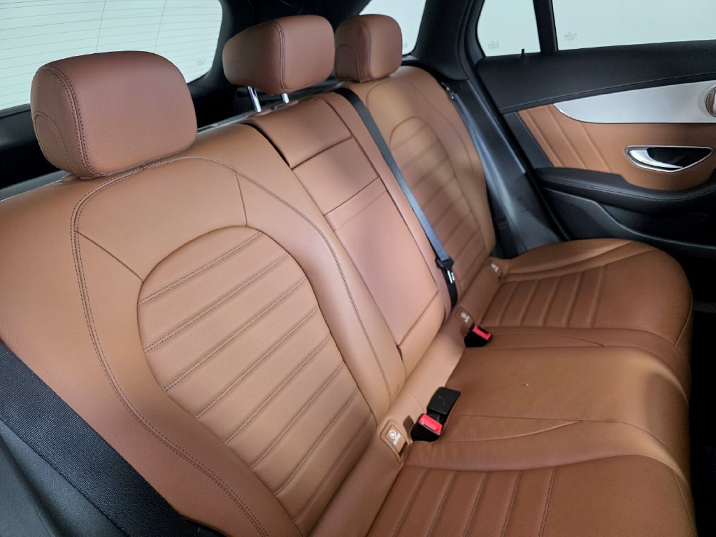 Certified 2022 Mercedes-Benz GLC 43 AMG 4MATIC image 28