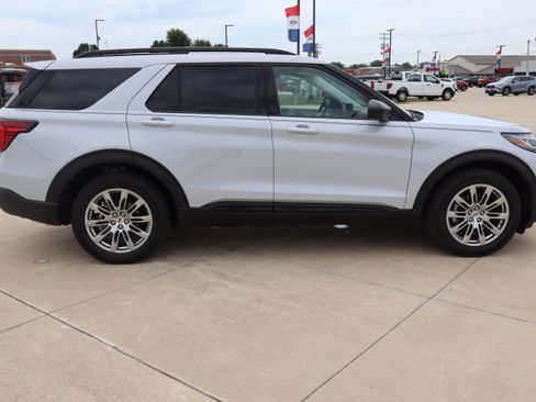 Used 2026 Ford Explorer Active w/ Active Comfort Package AWD/4WD image 4