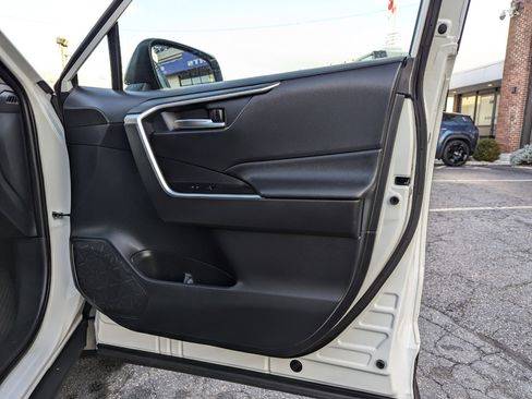 Used 2019 Toyota RAV4 XLE w/ Convenience Package image 31