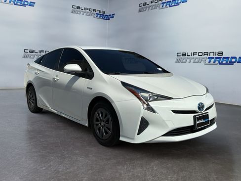Used 2016 Toyota Prius Two FWD image 3