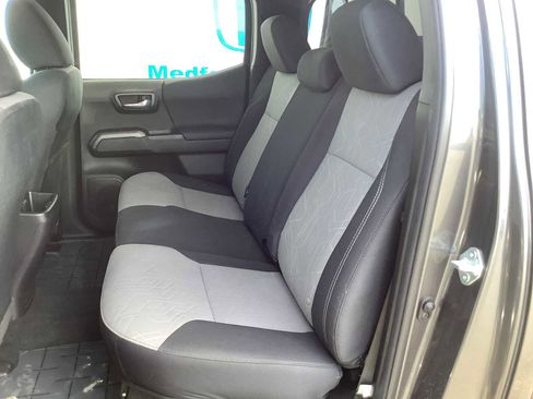 Used 2022 Toyota Tacoma TRD Sport w/ Technology Package image 13