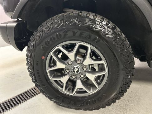 Used 2025 Ford Bronco Badlands AWD/4WD image 9