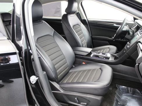 Used 2018 Ford Fusion SE w/ Equipment Group 201A FWD image 19
