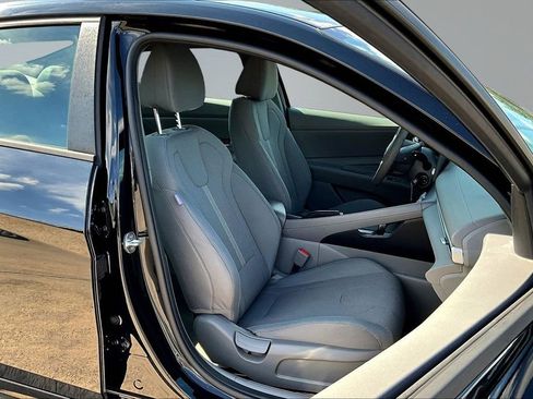 Used 2021 Hyundai Elantra SE FWD image 26